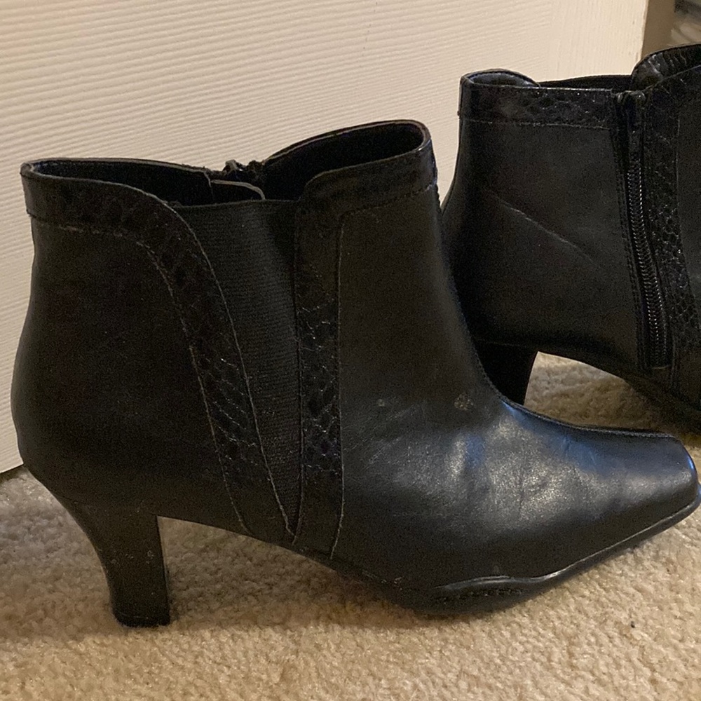 A2 by Aerosoles heeled ankle boot, size 8.5, black with snakeskin detail